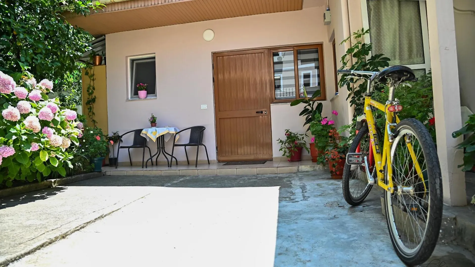 Sen Garden Home Tirana Holiday home